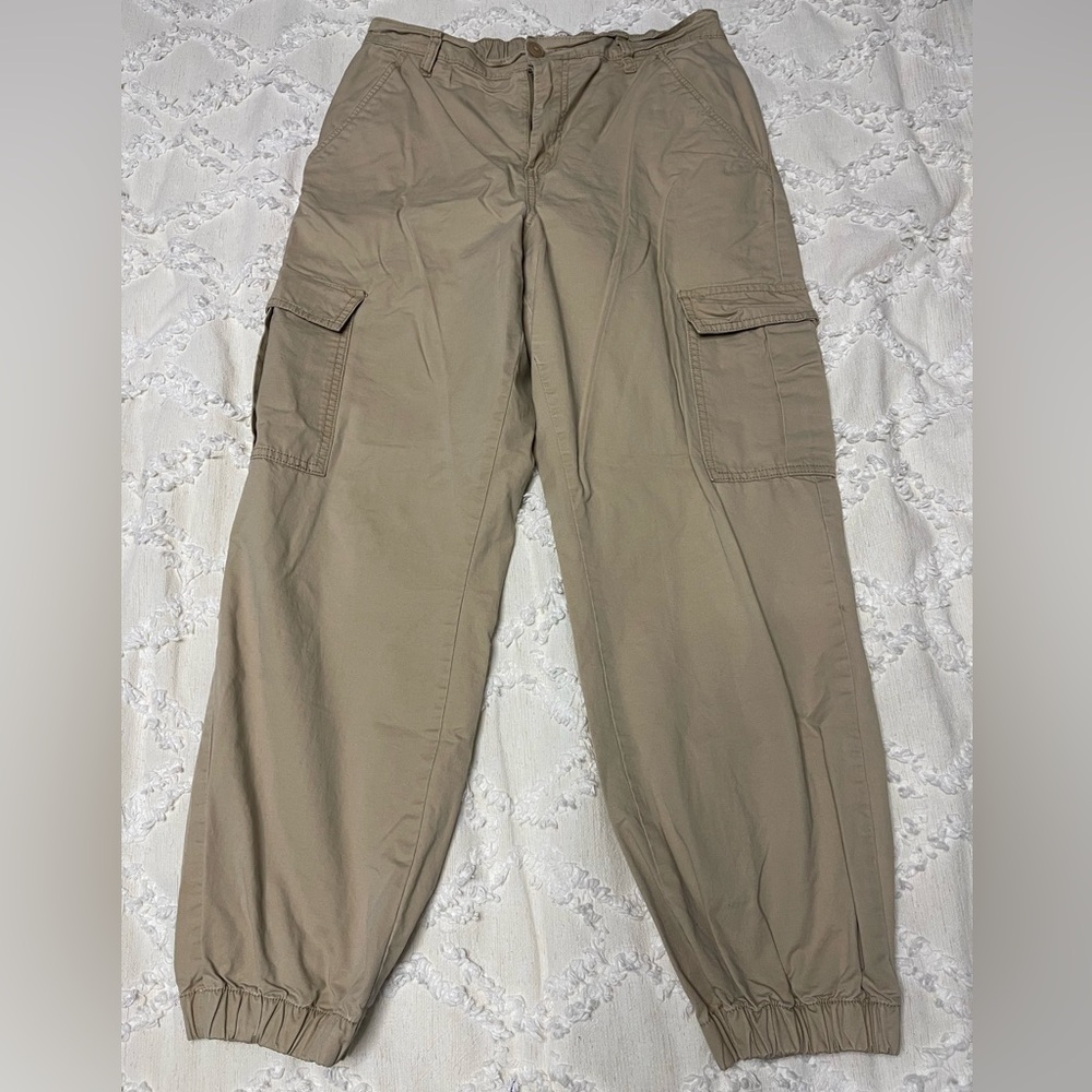 Aeropostale Tan Cargo Pants